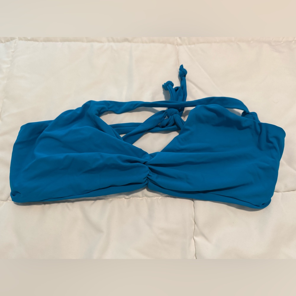 EUC Fused Hawaii Waterfall Kohanaiki bikini top